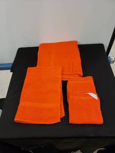 lot 5658 image: bright orange bath towel set