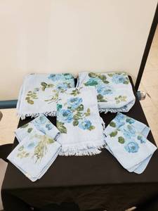 lot 5659 image: blue wflowers retro towel set