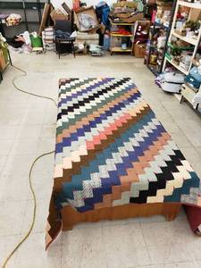 lot 5671 image: antique quilt fullqueen