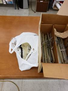 lot 5686 image: lot of hangers