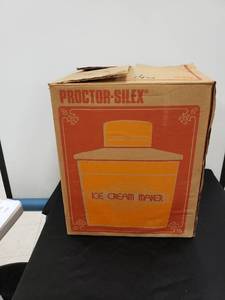 lot 5687 image: ice cream maker wbox