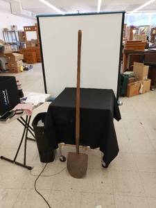lot 5713 image: shovel