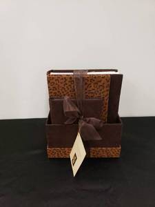 lot 5726 image: leopard gift set NWT