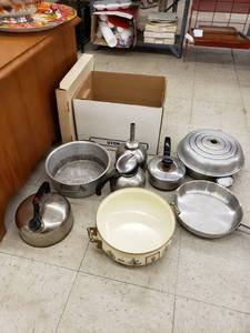 lot 5731 image: lot of kitchenware
