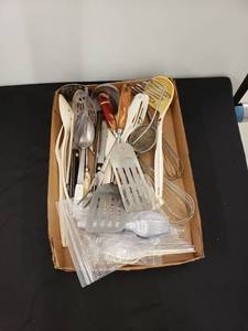 lot 5734 image: lot of kitchen utensils
