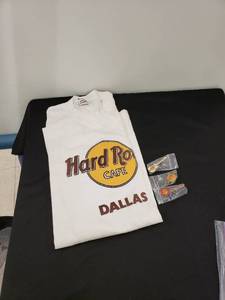 lot 5735 image: Hard Rock Cafe Tee sz XL pins