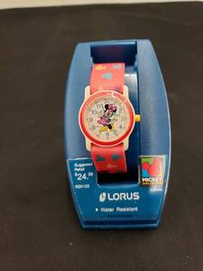 lot 5769 image: Minnie mouse watch