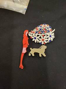 lot 5776 image: pair estate brooches