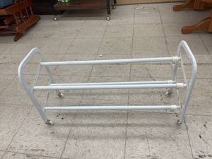 lot 8504 image: expanding shoe rack