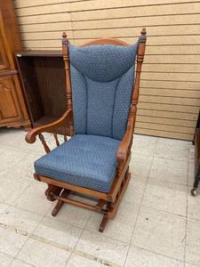 lot 8513 image: gliding chair