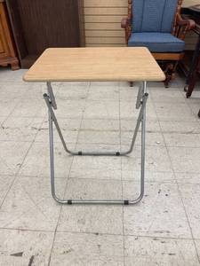 lot 8515 image: folding table