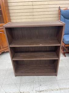 lot 8517 image: book shelf