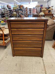 lot 8519 image: heavy made dresser