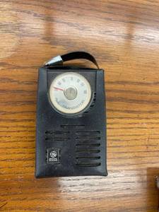 lot 8520 image: General Electric transistor radio