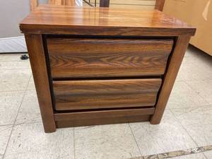 lot 8524 image: night stand