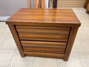lot 8525 image: night stand