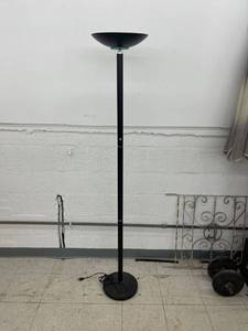 lot 8553 image: floor lamp