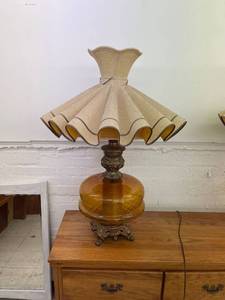 lot 8556 image: vintage table lamp
