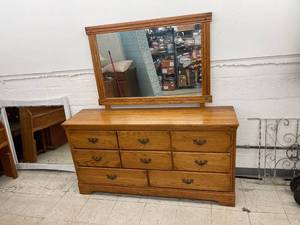 lot 8557 image: 8 drawer dresser & mirror