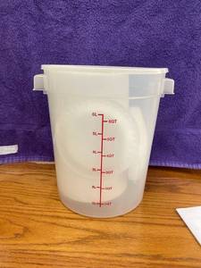 lot 8560 image: 6L storage container full of plates