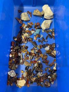 lot 8566 image: pretty rocks