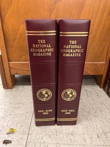 lot 8573 image: 1995 National Geographic magazine collection