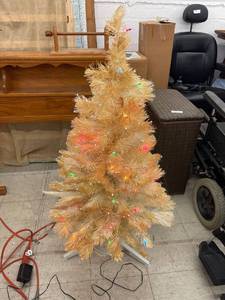 lot 8599 image: vintage 4 foot fiber optic Christmas tree