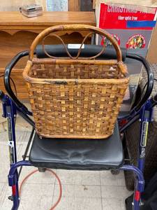 lot 8604 image: wicker basket
