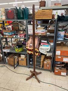 lot 8606 image: coat rack