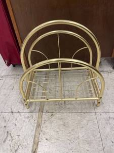 lot 8609 image: magazine rack