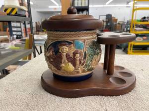 lot 9006 image: vintage pipe holder