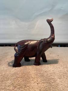 lot 9040 image: wood elephant