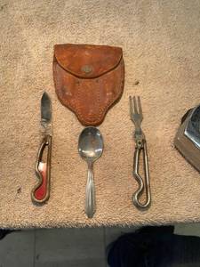 lot 9046 image: Boy Scout folding silverware & belt pouch