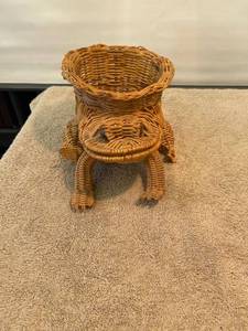 lot 9057 image: wicker frog