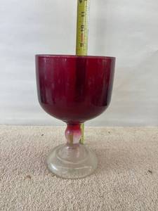 lot 9060 image: red glass