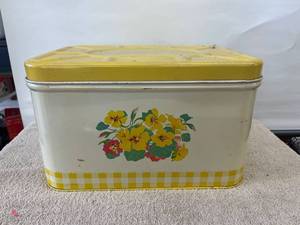 lot 9061 image: vintage metal bread box