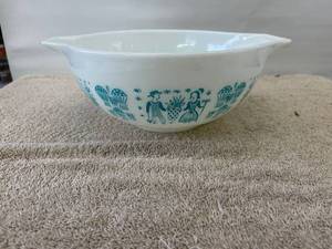 lot 9068 image: 2 12 qt Pyrex mixing bowl