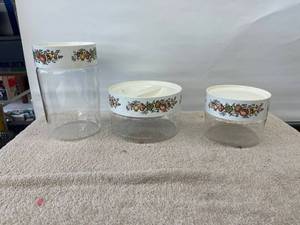 lot 9070 image: 3 Pyrex canisters