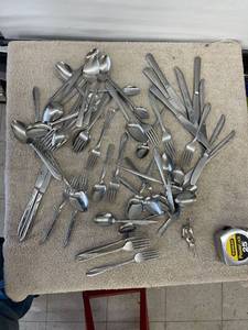 lot 9073 image: heavy duty silverware lot