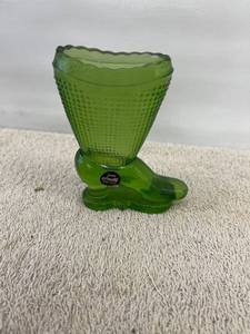 lot 9091 image: green glass shoe