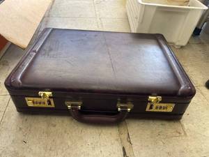 lot 9099 image: presto briefcase