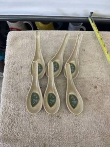 lot 9120 image: melamine soup spoons