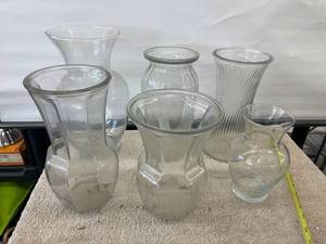 lot 9134 image: 6 clear vases