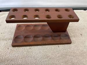 lot 9142 image: 12 pipe holder