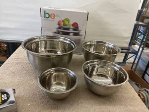 lot 9144 image: metal mixing bowl set