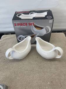 lot 9145 image: gravy boat set