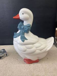 lot 9149 image: goose cookie jar