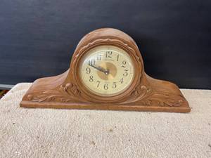 lot 9150 image: new haven mantel clock