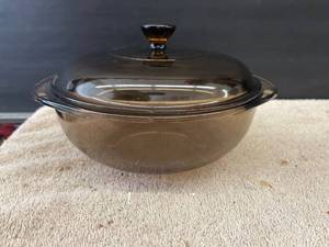 lot 9164 image: Pyrex 1.5 liter bowl