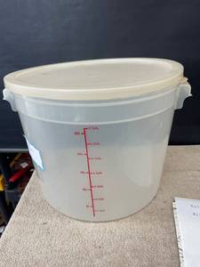 lot 9178 image: 7 gallon storage tub